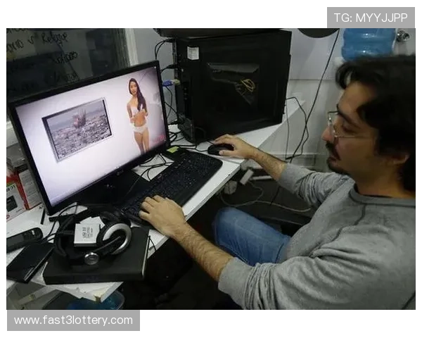 女主播脱衣报道世界杯引发热议 网友呼吁理性看待媒体炒作